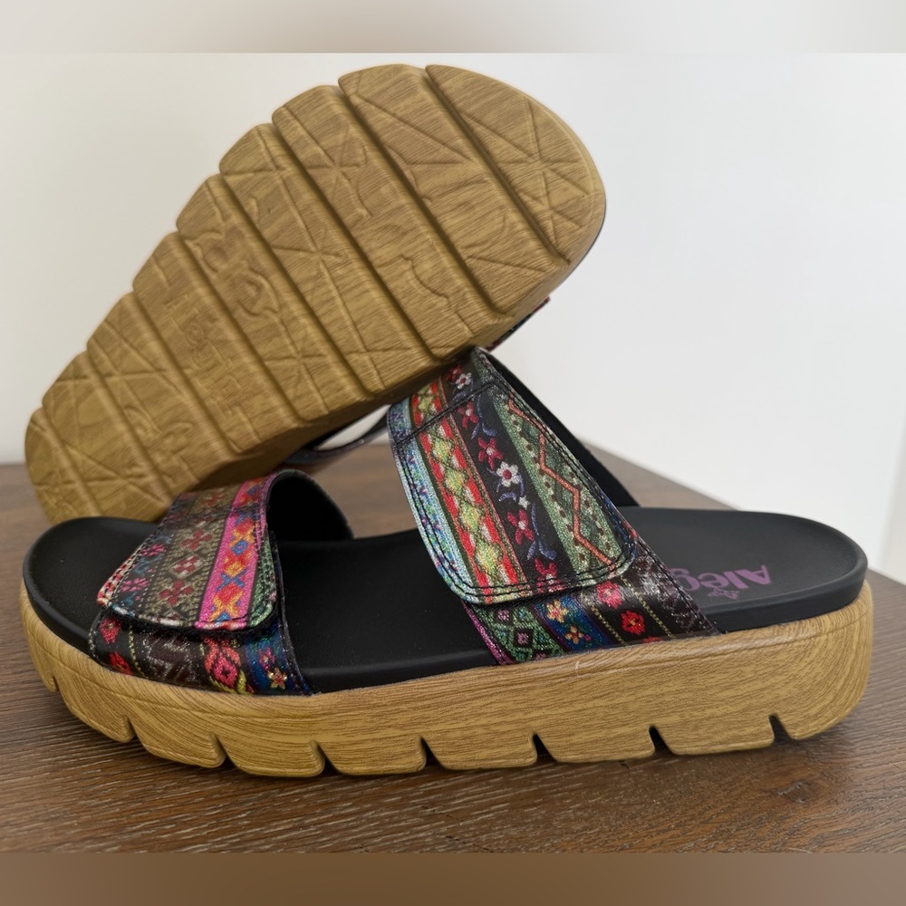 New-Algeria slip on -Len Flower sandals in a 39-8.5 - Picture 4 of 8
